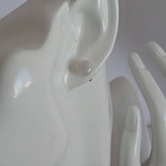 Handmade white polymer clay earrings. Boucles d'oreilles fait à la main - Picture 5 of 7